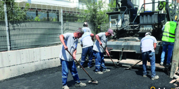 “Yüreğir’de Ulaşım Rahatlıyor: Atakent’te Yol Yenileme Seferberliği”