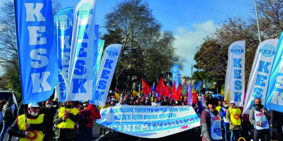 “Adana’da KESK Üyelerinden İş Bırakma Eylemi”