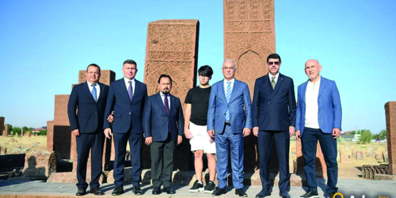 Tarihî Topraklarda Buluşma: Yusuf Kanlı Ahlat ve Malazgirt’te