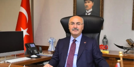 “Vali Köşger, Vatandaşları Camii Avlusunda Dinledi”