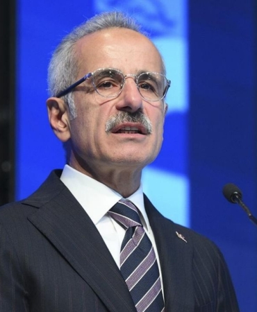 bakan-uraloglu-zararli-iceriklere-karsi-daha-siki-dijital-denetim-geliyor.jpg