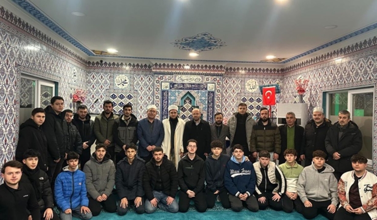 besikduzunun-parlayan-yildizi-otogar-camii-1.jpg