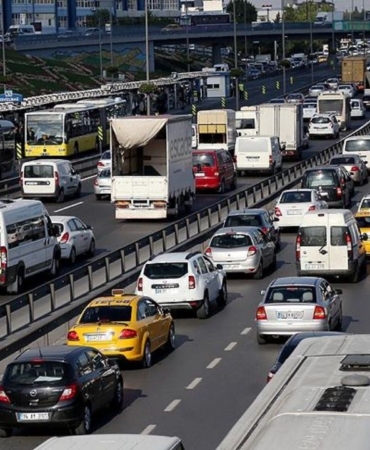 trafikte-yeni-donem-basladi-koruyucu-ekipman-zorunlu-hale-geldi-2.jpg