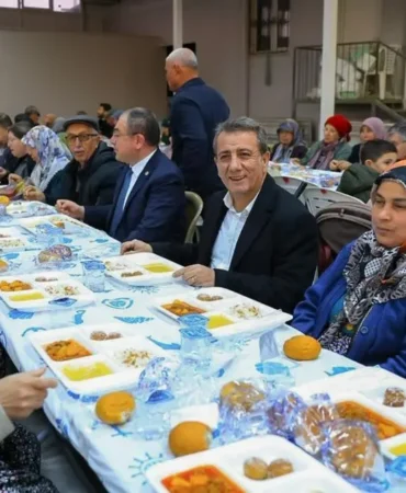 efelerin-ilk-iftar-sofrasi-alanli-mahallesinde-kuruldu-1771571521.webp.webp