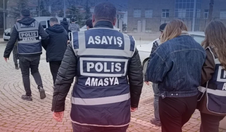 kredi-karti-bilgileriyle-21-milyon-tllik-dolandiricilik-3-tutuklama-b32a65bd-cfad-445f-9c48-abb412125145.webp.webp