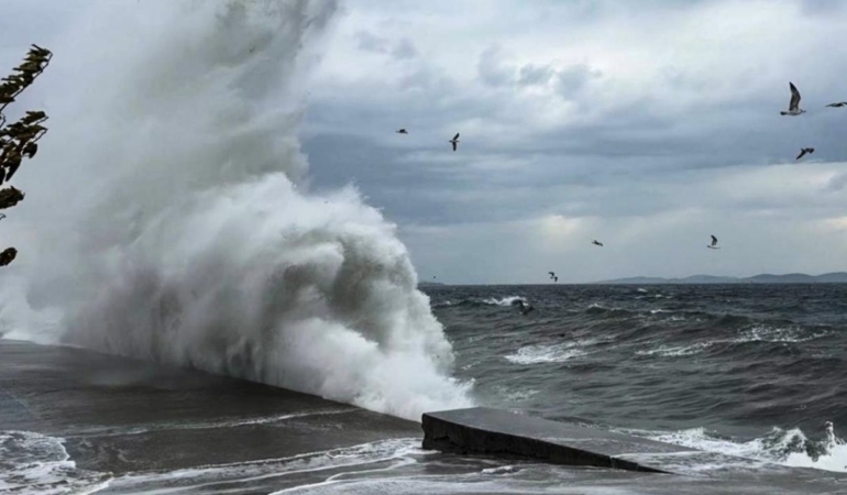 meteorolojiden-batiya-firtina-ve-saganak-uyarisi.jpg