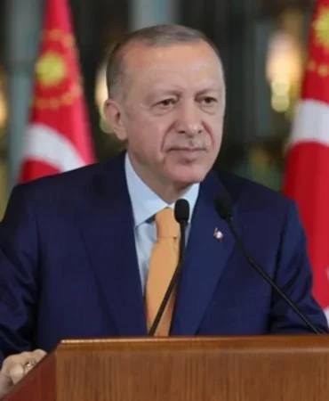 cumhurbaskani-erdogan-bayram-namazini-buyuk-camlica-camiinde-kildi-OIs8y2JU.webp.webp.webp
