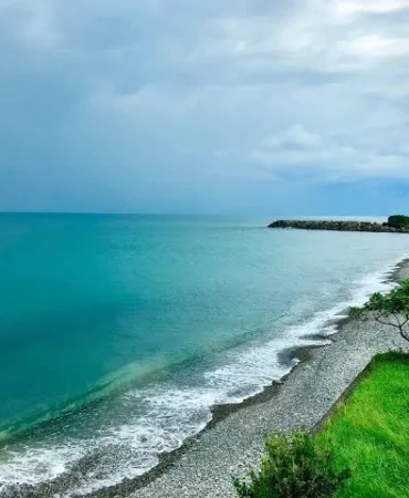olumsuz-hava-deniz-keyfini-engelledi-bircok-ilde-yasak-geldi-106a61df0bef48f.webp.webp.webp