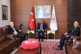 rektor-prof-dr-ahmet-ulusoydan-vali-hacibektasogluna-ziyaret-106a870168bb361.webp.webp.webp