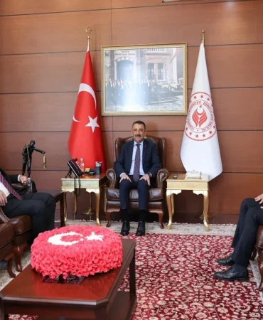 rektor-prof-dr-ahmet-ulusoydan-vali-hacibektasogluna-ziyaret-106a870168bb361.webp.webp.webp